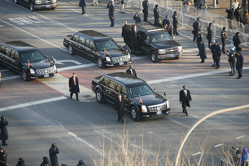 Obama_Cadillac_limousine.jpg
